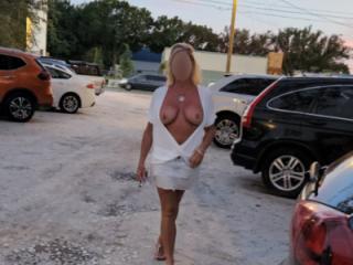 Beachside Sports Bar Flashing 2 of 5