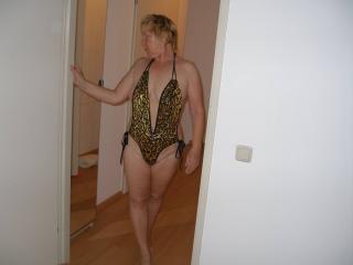 Milf preparing for a hot time wants comments 4 of 7