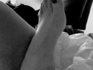 Them feet Mmmm