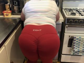 Who loves big gals in scrunch bum leggings ? 14 of 20