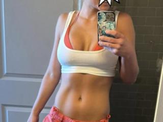 Sexy Babe 1 of 5