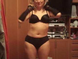 MATURE NAKED HOME 2 of 8