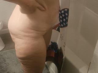 Horny Curvy Mature Woman 6 of 9