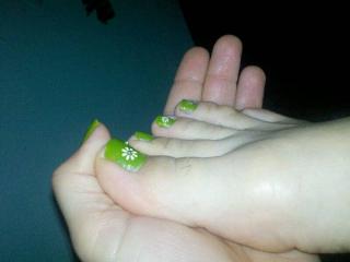 Nailpolish (green with designs and ring toe) 15 of 17