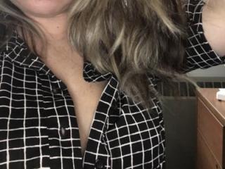 Cleavage teaser 2 of 5