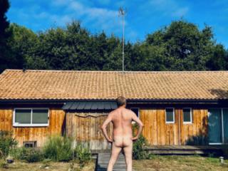 nude man in france 11 of 14