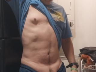 Guy in San Antonio with  small muscles