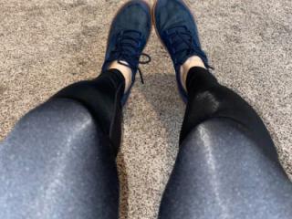 Old leggings and new shoes 1 of 7