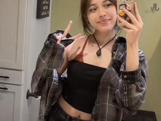 my 19 yr old gf exposed 11 of 18