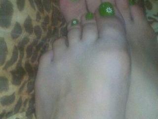 Nailpolish (green with designs and ring toe) 5 of 17