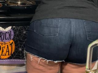 Jean shorts in the kitchen 4 of 20
