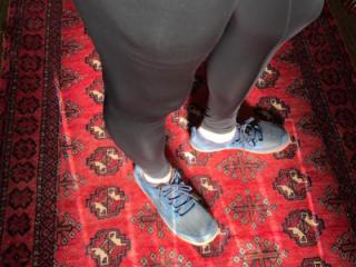 Old leggings and new shoes 3 of 7