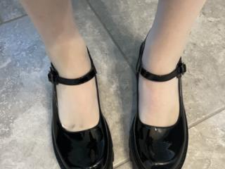 Feet and butt pics from the last few days 1 of 6