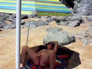 I jerk my pussy on my beach towel 10 of 18