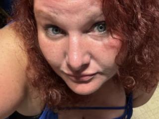 Curvy sweet wife is both naughty and nice! 9 of 13