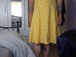 Uellow 1 of 8