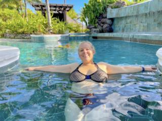 Topless in Tahiti 5 of 9