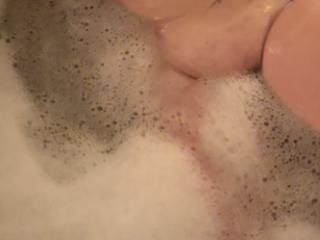 Hunchbunny in the bath 8 of 20