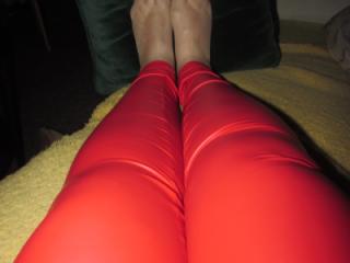 lady in red wetlook leggings 2 of 10