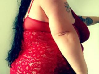Sara’s meaty pussy and tits