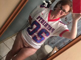 slutwife getting ready for the game 2 of 5