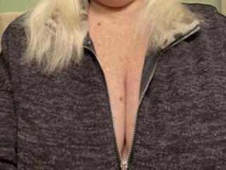 Donna showing her massive tits 4 of 7