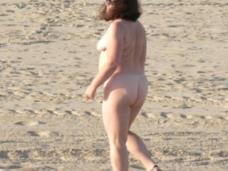 naked pee on the beach