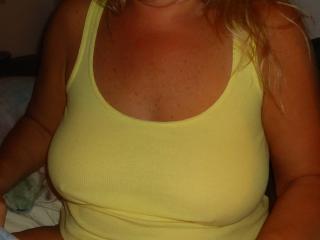 Wifes Tank Top Tits 6 of 7