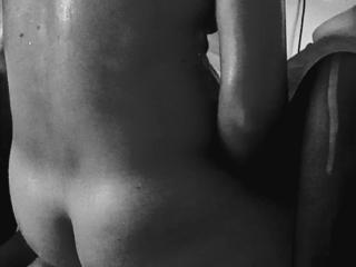 DP in b/w 4 of 14