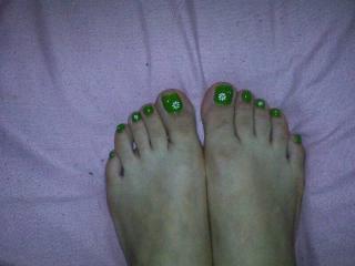 Nailpolish (green with designs and ring toe) 6 of 17