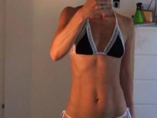 Mirror Selfies of hungry milf 16 of 17