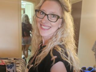 Conservative wife gets naked in hotel 7 of 20