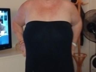 exhibition of a mature slut