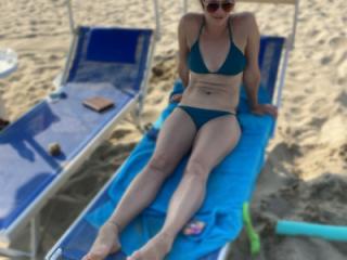 Hotwife / Milf - on the Rimini beach 8 of 20