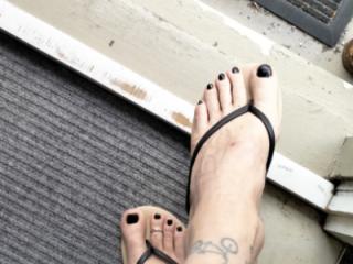 Fresh nails in sandals 6 of 8