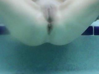 Underwater Snatch 3 of 7