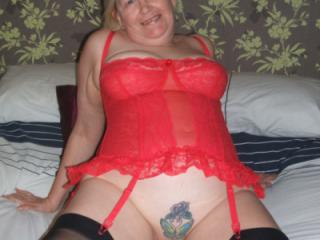 Naughty 38DD Kent MILF Susan 14 of 15