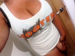 How are you tipping your Hooters Waitress? 2 of 15