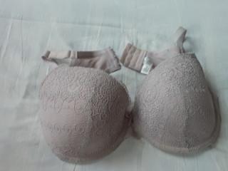 Bras. 6 of 20