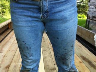 Farmhand lends a hand to cut my jeans into jean shorts 2 of 16