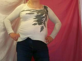 Chloe in stretch jeans and white pattern top 1 5 of 13