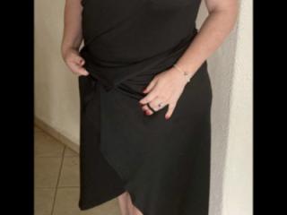 Sexy Queen on Vacation 6 of 8