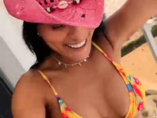 Thursday beach outfit 1 of 6