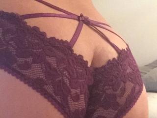 Some more pics in (and out) out my favourite lingerie ;) 2 of 9