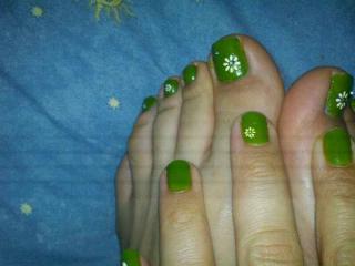 Nailpolish (green with designs and ring toe) 17 of 17