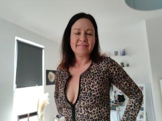 Jeannie in Leopard Top - Posing and Blowjob 9 of 19