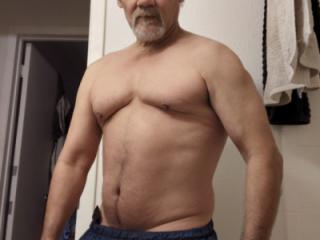 I likes to exhibit the nude body's small muscle 15 of 19