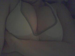 Jessy in her bra 1 of 6