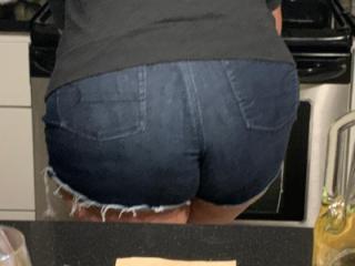 Jean shorts in the kitchen 6 of 20