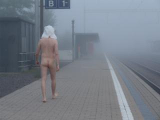 Nude at a railway station ZH Altstetten 4 of 9